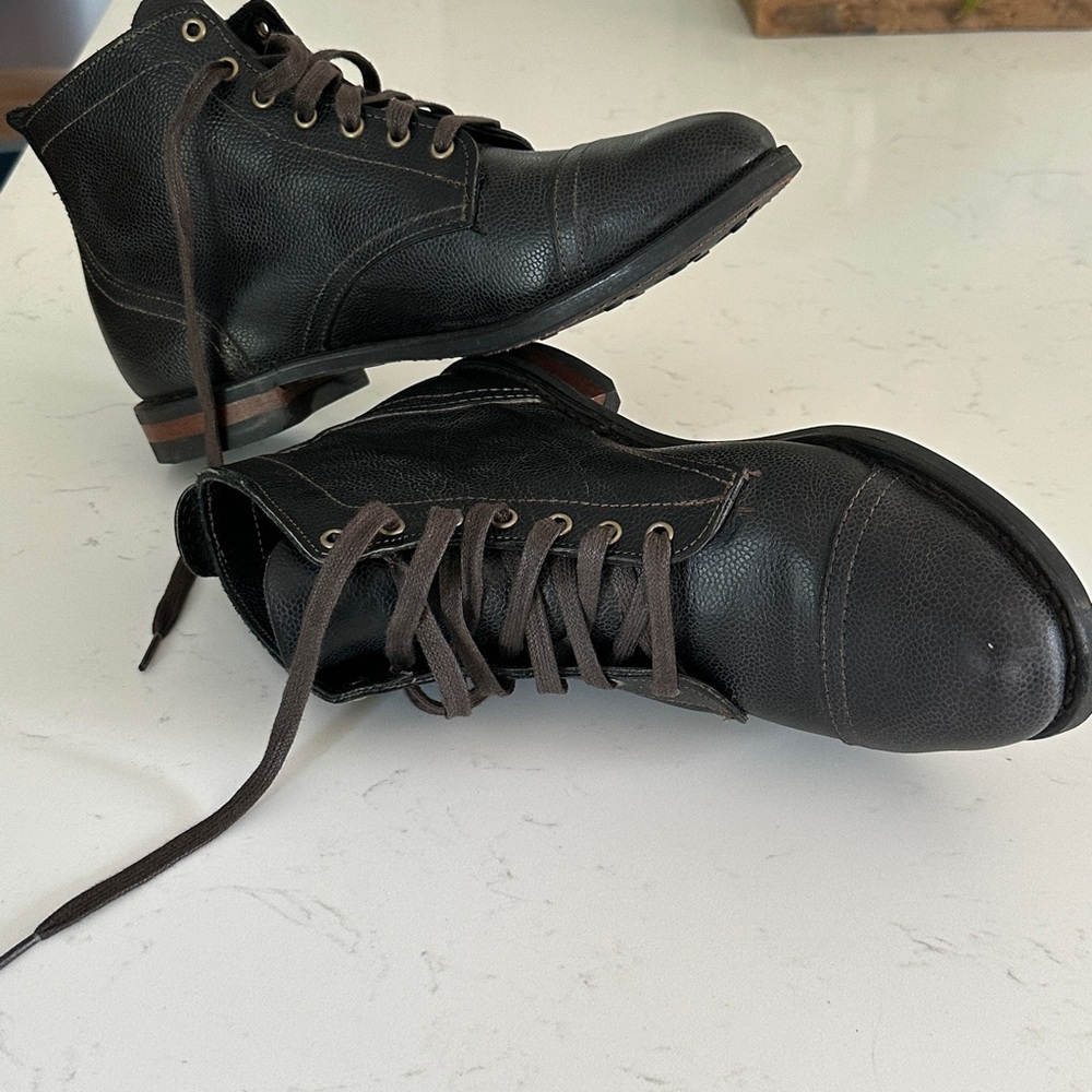 Allen Edmonds Promontory Point Pebbled Black Boots - Picture 5 of 8